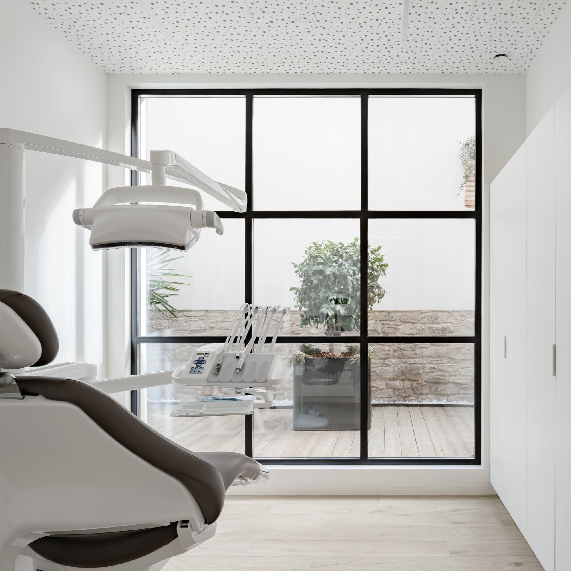 CLINICA DENTAL-ARQUITECTO-LARIOJA (147K)
